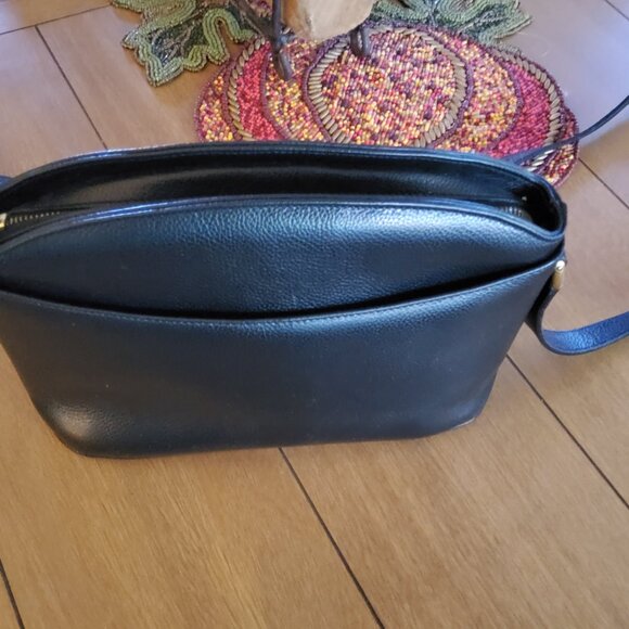 Vintage Coach Regis Crossbody in Black 1996 Italy from the Madison Collection - Picture 2 of 10